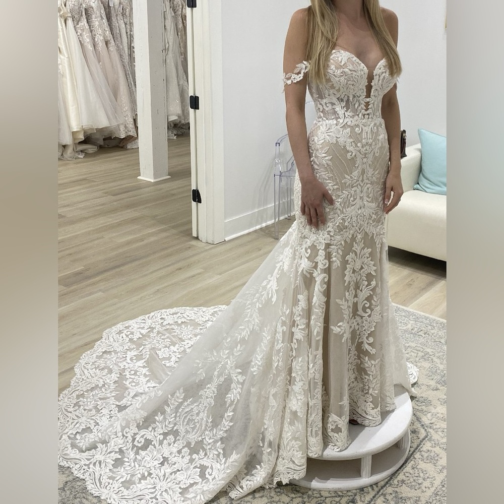 Never Used Martina Liana Wedding Dress